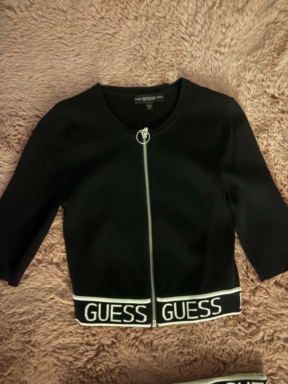 Guess - Picture 2 of 3